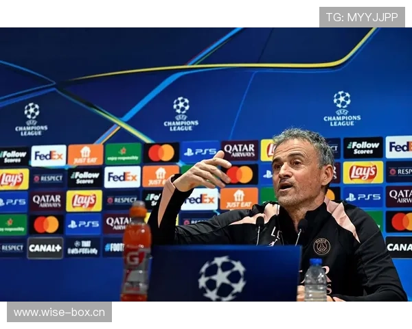 恩里克球队精神文化建设持续提升,更衣室凝聚力与战术执行力备受关注 恩里克球队精神文化建设持续提升,更衣室凝聚力与战术执行力备受关注