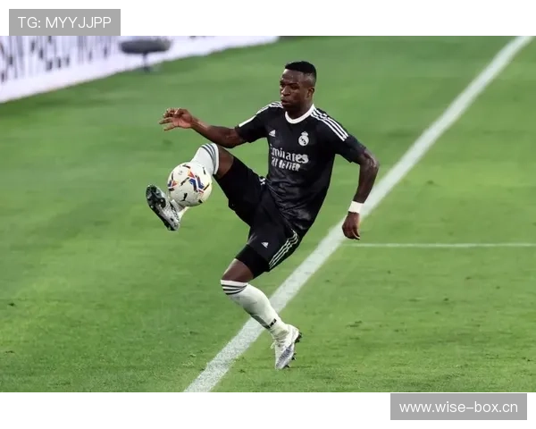 姆巴佩 vs 维尼修斯:左边锋进攻效率与战术角色对比 姆巴佩 vs 维尼修斯:左边锋进攻效率与战术角色对比