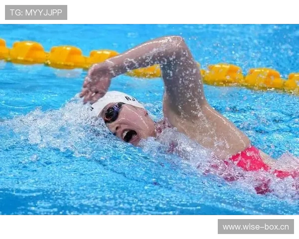 李冰洁训练结束满头大汗，路人看了直呼这状态明星都没这拼劲儿！