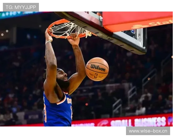 米切尔·罗宾逊篮下高效防守提升球队内线稳定性