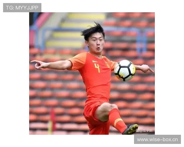 蒋圣龙赛场戴名表，赛后拎塑料袋买菜，这反差太扎心